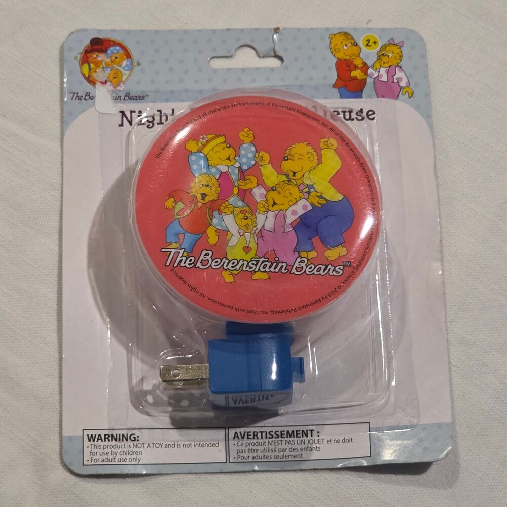 The Berenstain Bears Night Light Made in USA Manual On/Off Plug In NEW